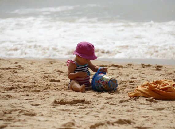 babával, kisgyerekkel a strandon
